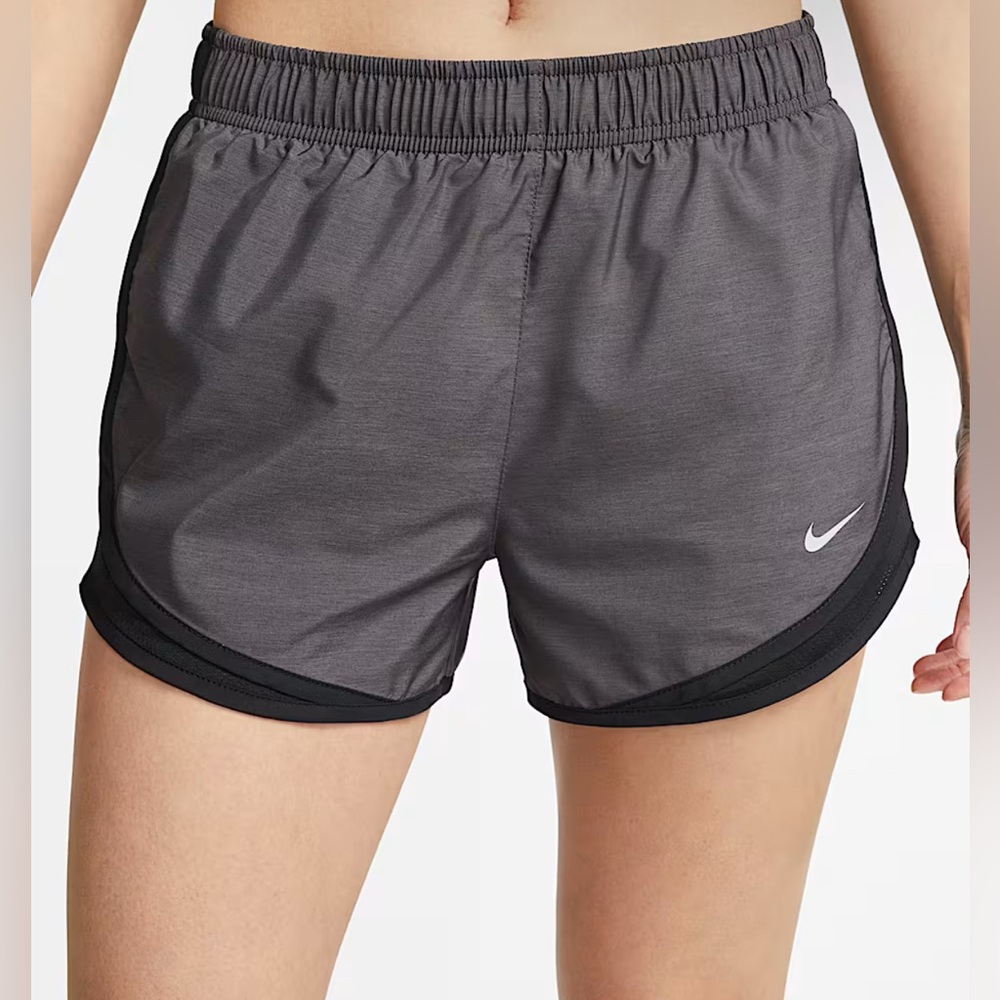 Nike Women’s tempo running shorts in Black Heather/Wolf Grey